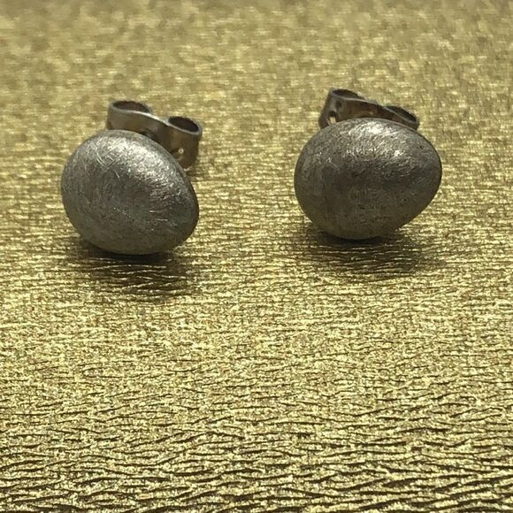 šĀ BrushedāSilverāEggāEarrings - Picture 2 of 3